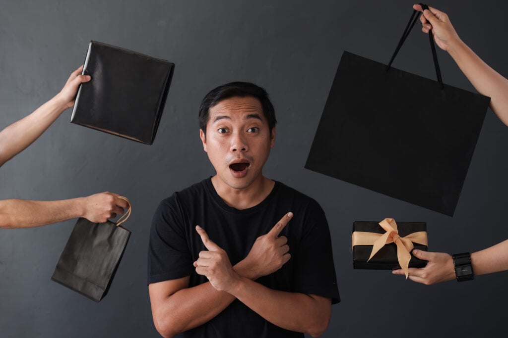 shopaholic-man-for-black-friday-sale-campaign